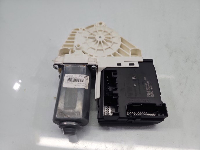 Motoras geam stanga fata VW Passat CC 358 3C8837461M