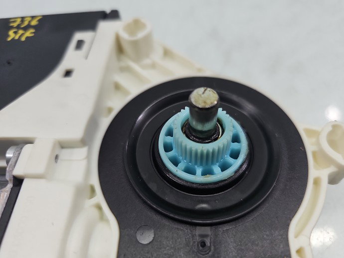 Motoras geam stanga fata VW Passat CC 358 3C8837461M
