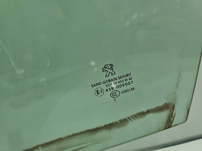 Geam usa stanga fata PEUGEOT 2008 OEM