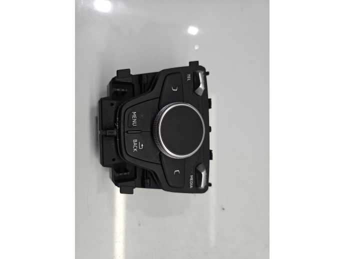 Panou media AUDI A4 8W2 8W0919614J
