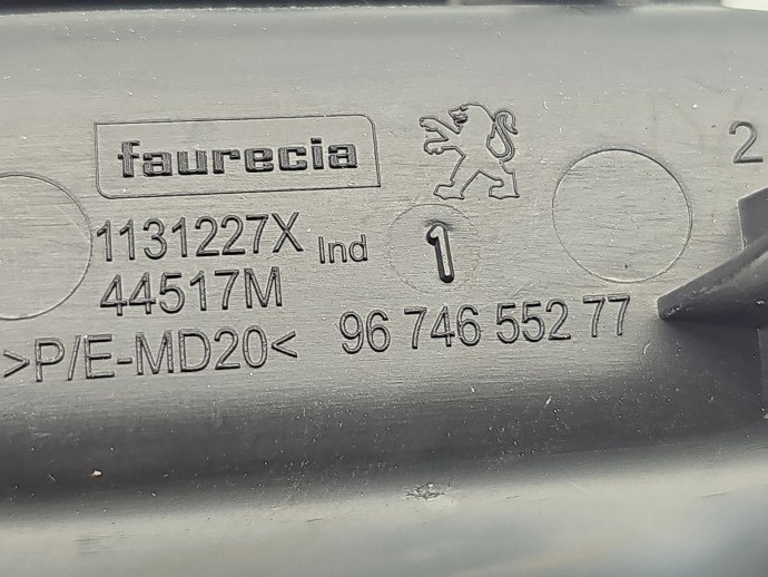 Conector auxiliar USB PEUGEOT 2008 [Fabr 2013-prezent] 0674655277