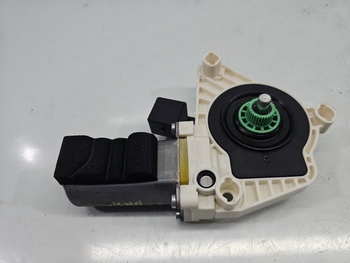 Motoras geam dreapta spate Mercedes Clasa CLA Coupe (C117) [Fabr 2013-2018] Sedan  A61041-110