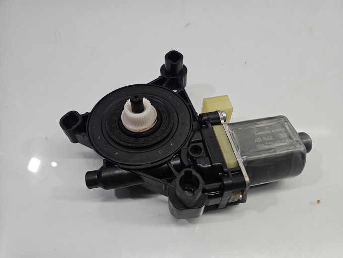 Motoras geam dreapta spate AUDI A4 (8W2, B9) [Fabr 2015-2023] Sedan S-line, Quattro 8W0959812