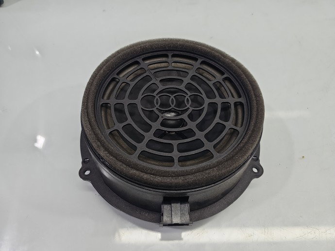 Boxa dreapta spate AUDI A4 8K5 8K0035411A
