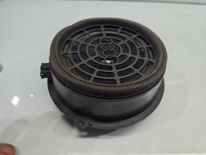 Boxa dreapta spate AUDI A4 8K5 8K0035411A