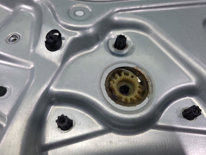 Macara electrica geam dreapta spate Skoda Yeti 5L 5L0839402A
