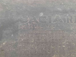 Carenaj roata dreapta fata 8200595798 Dacia Sandero [Fabr 2008-2012] 1.6 mpi