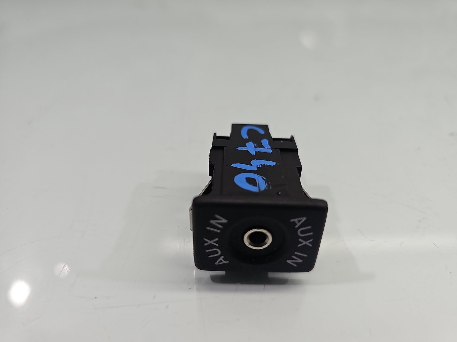 Conector auxiliar USB Volkswagen Touran (1T3) [Fabr 2010-2015] 5M0035724