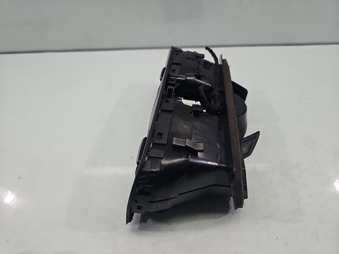 Grila aerisire centrala Volkswagen Golf 6 (5K1) [Fabr 2009-2013] 5K0815736D