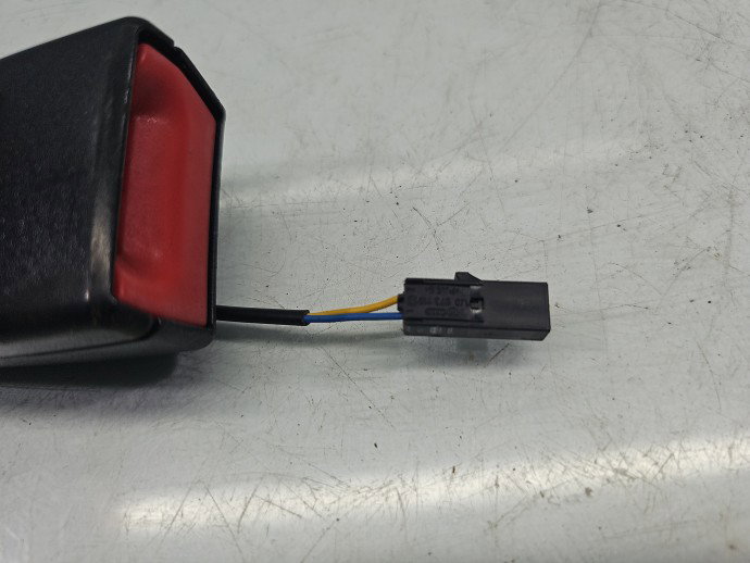 Capsa centura dreapta fata Volkswagen Golf 6 (5K1) [Fabr 2009-2013] 1K4857756T