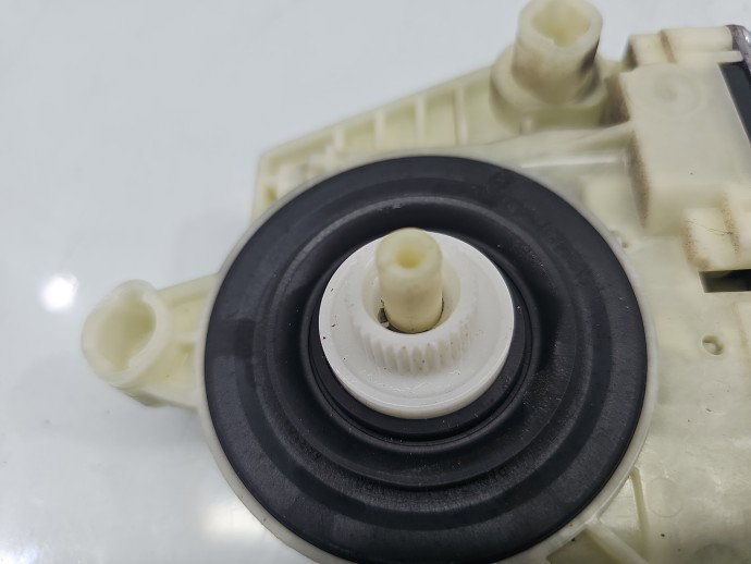 Motoras geam dreapta spate Skoda Fabia 3 (NJ3) [Fabr 2014-2022] Break 6V0959812A