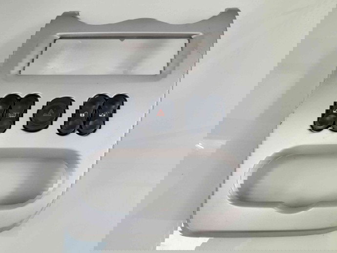 Ornament bord 8200739438 Dacia Sandero [Fabr 2008-2012] 1.6 mpi 