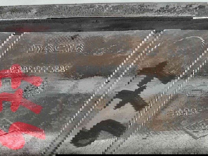 Sigla capota 8200811906 Dacia Sandero [Fabr 2008-2012] 1.6 mpi 