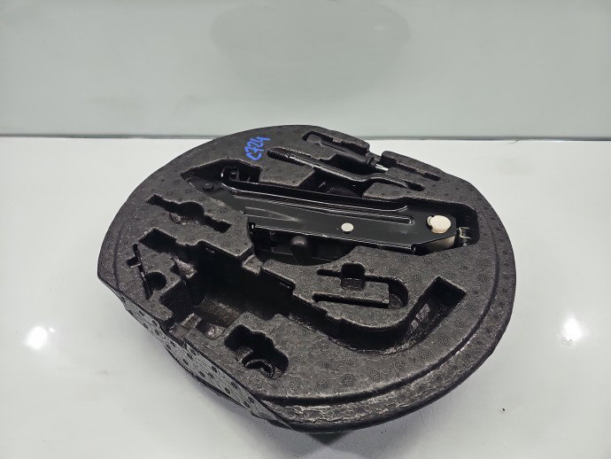 Set cric si cheie Volkswagen Golf 6 (5K1) [Fabr 2009-2013] 1K0012115F