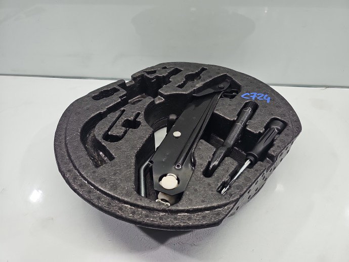 Set cric si cheie Volkswagen Golf 6 (5K1) [Fabr 2009-2013] 1K0012115F