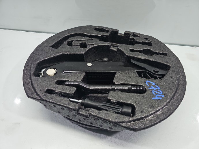 Set cric si cheie Volkswagen Golf 6 (5K1) [Fabr 2009-2013] 1K0012115F