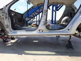 Prag lateral stanga OEM Dacia Sandero [Fabr 2008-2012] 1.6 mpi 