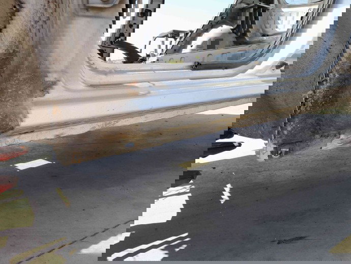 Prag lateral stanga OEM Dacia Sandero [Fabr 2008-2012] 1.6 mpi 