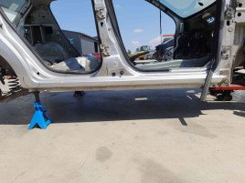 Prag lateral dreapta OEM Dacia Sandero [Fabr 2008-2012] 1.6 mpi