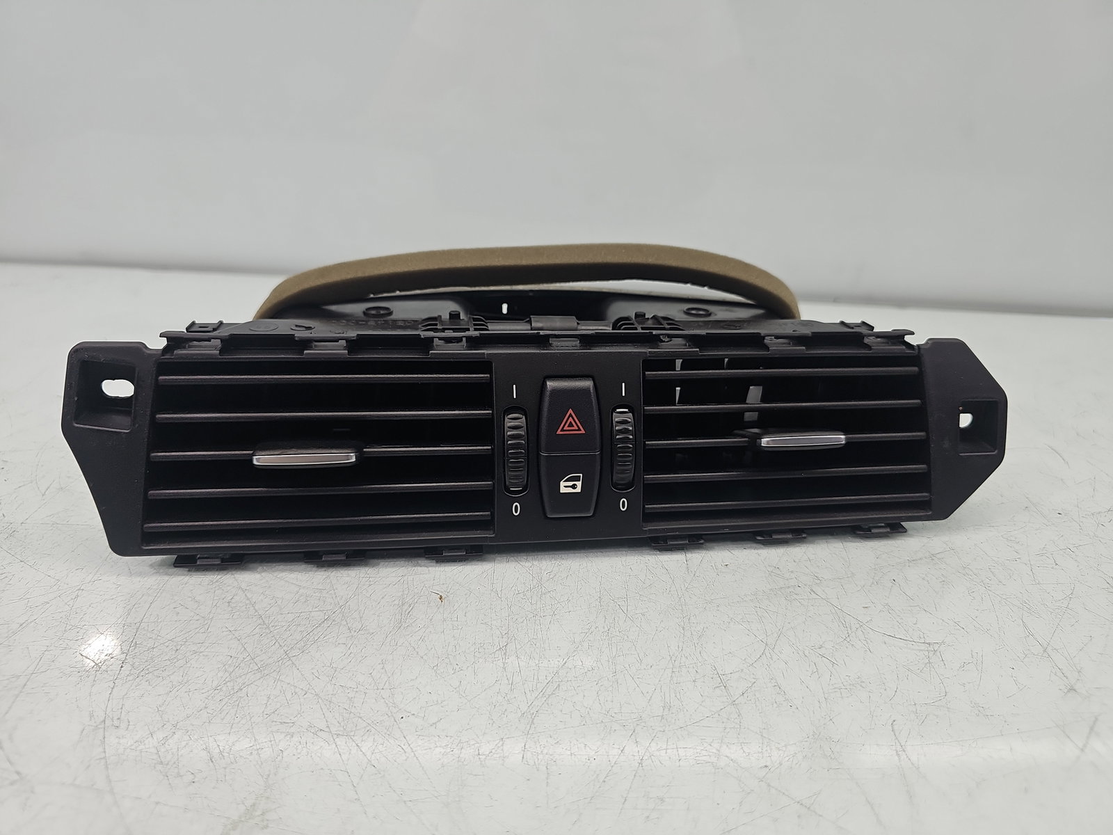 Grila aerisire centrala Bmw 5 (E60) [Fabr 2004-2010] 6910734