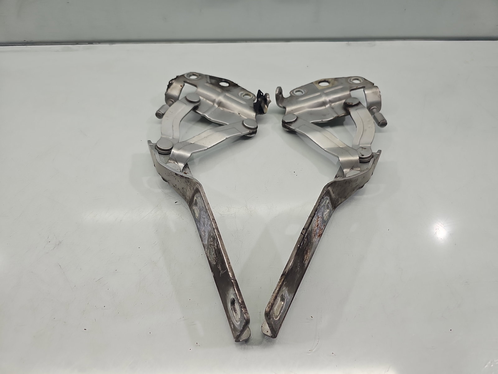 Set balamale capota Volkswagen Passat B6 (3C2) [Fabr 2005-2010] Sedan 3C0823302E, 3C0823301E