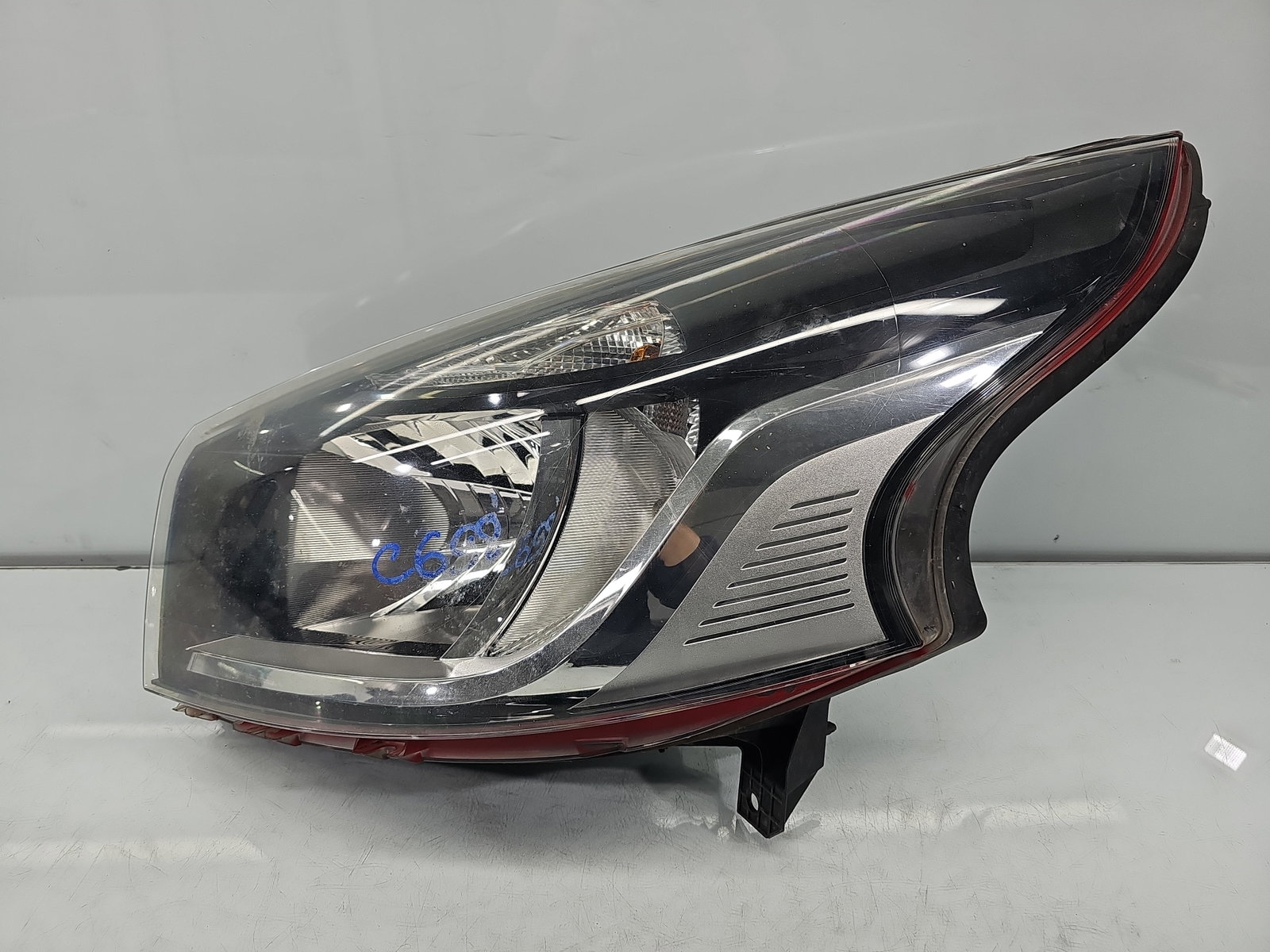 Far stanga Renault Trafic 3 (F82) [Fabr 2014-2022] 260601667R
