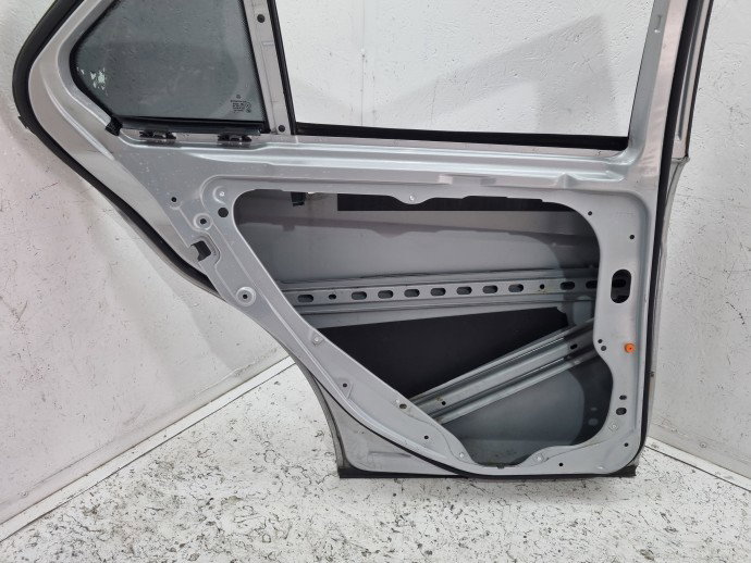 Usa stanga spate Mercedes Clasa C (W204) [Fabr 2007-2014] Sedan AMG 775 Argintiu Iridium