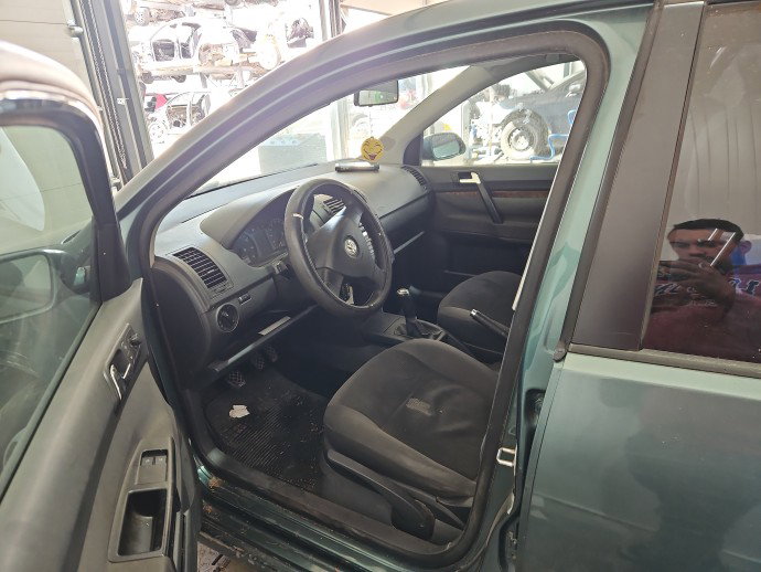Cheder usa stanga fata Volkswagen Polo (9N) [Fabr 2001-2008] OEM