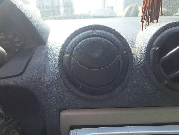Grila aerisire centrala stanga Dacia Logan (LS) [Fabr 2004-2012] OEM