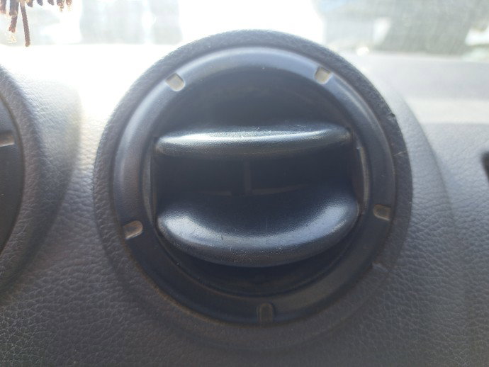 Grila aerisire centrala dreapta Dacia Logan (LS) [Fabr 2004-2012] OEM