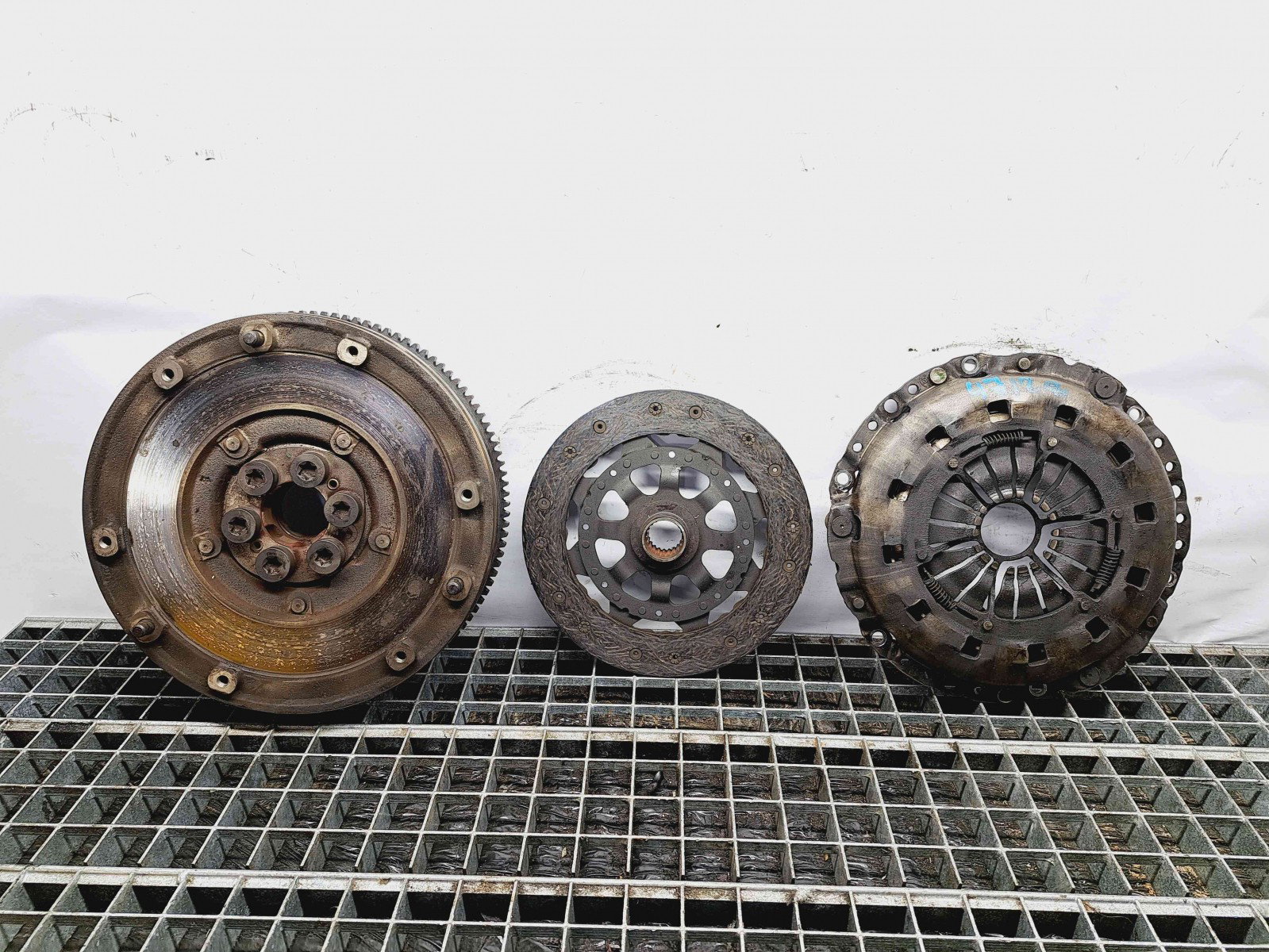 Kit ambreiaj volanta masa dubla Bmw 1 (E81, E87) [Fabr 2004-2010] OEM 1.6 Benz N45 85KW 1.6 Benz N45 85KW - imagine 1