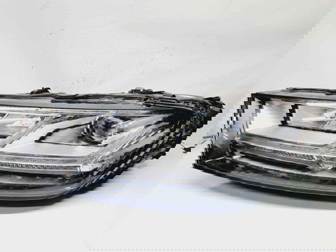  Far stanga Audi Q7 (4MB) [ Fabr 2015-prezent] 4M0941033A