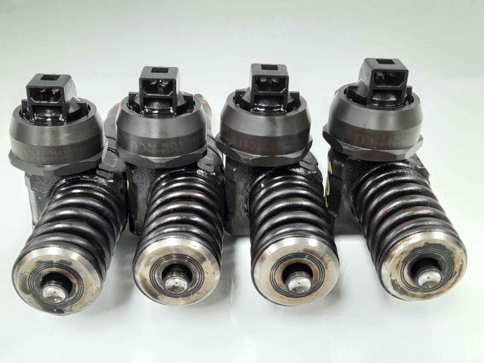 Injector 038130073BQ  Skoda Octavia 2 Combi (1Z5) [Fabr 2004-2013] 2.0 TDI  BMM 064408