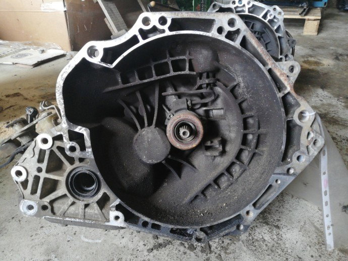 Cutie viteze manuala 5 trepte Opel Astra H 1.6 benz 55355489 2004-2009