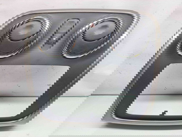  Grila aerisire centrala Dacia Sandero 2 Stepway [Fabr 2012-prezent] 682608729R