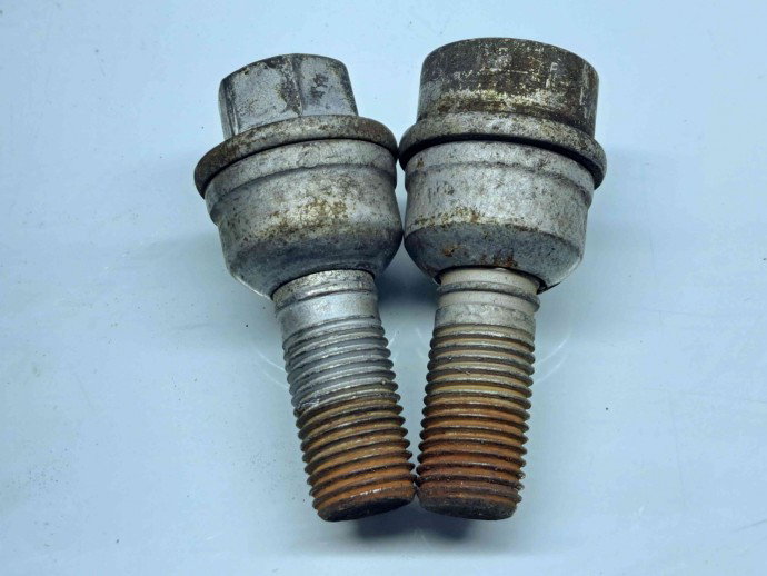 Set prezoane antifurt cu cheie Audi Q7 (4MB) [ Fabr 2015-prezent] OEM