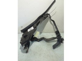 Suport far stanga Mercedes C200 2.2 CDI A2046200191 2007-2014