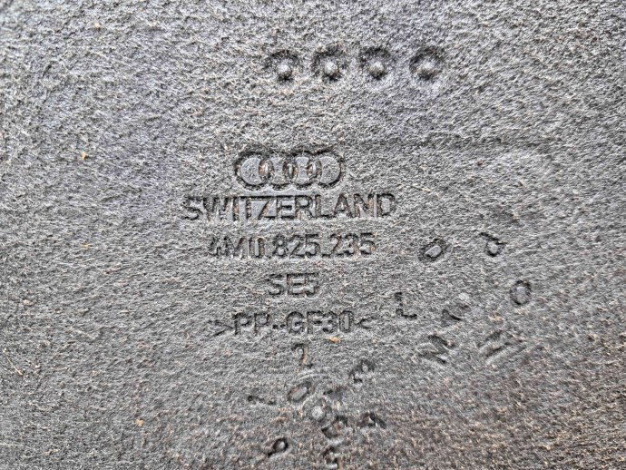 Scut motor Audi Q7 (4MB) [ Fabr 2015-prezent] 4M0825235