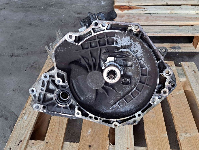 Cutie viteze manuala 5 trepte Opel Astra J [Fabr 2009-2015] 55565177 / 649354685 / MDG 1.6 Benz A16XER   