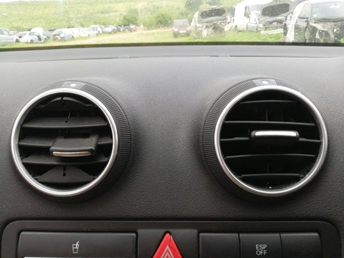 Grila aerisire centrala Audi A3 2.0 TDI BKD OEM 2004-2013