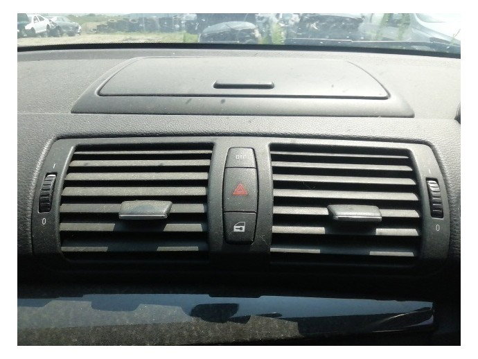 Grila aerisire centrala BMW Seria 1 E82 2.0 N47 OEM 2006-2013