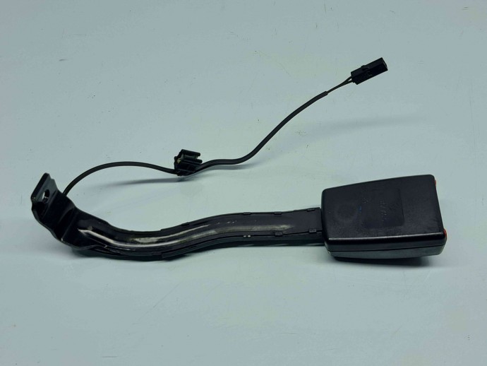  Capsa centura stanga fata Volkswagen Passat B6 (3C2) [Fabr 2005-2010] 3C0857755