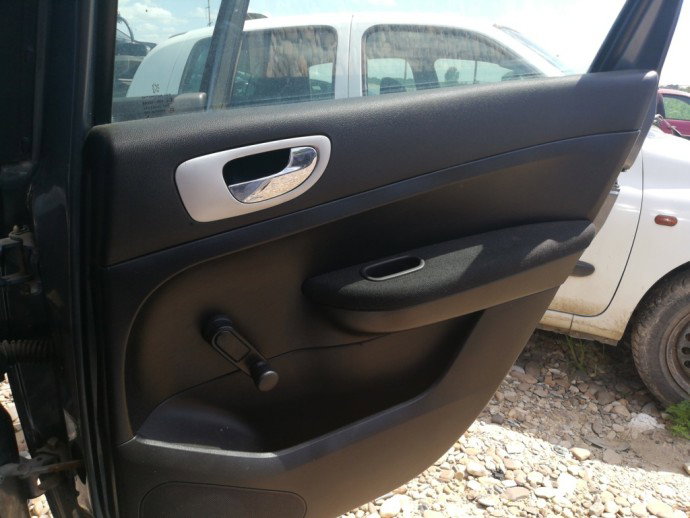 Fata usa dreapta spate PEUGEOT 307 1.6HDI 9HZ OEM 2002-2008