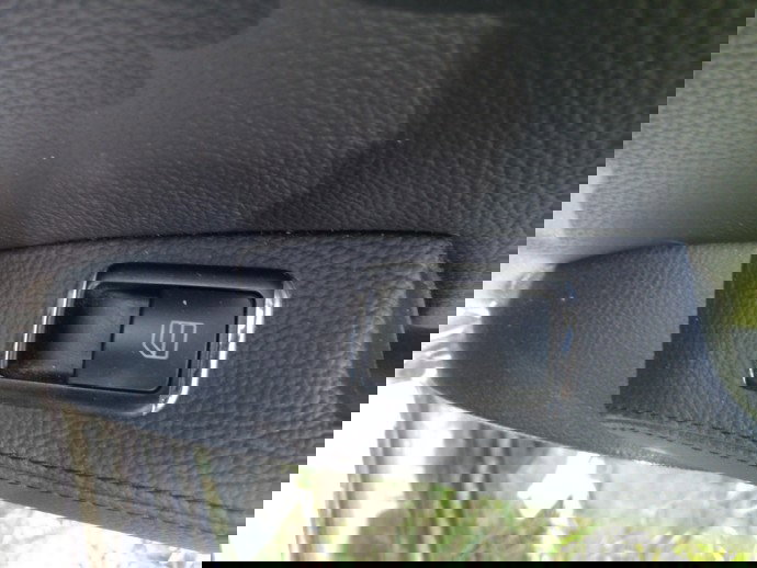 Buton geam electric dreapta fata Hyundai i30 1.6 R89A OEM 2007-2012