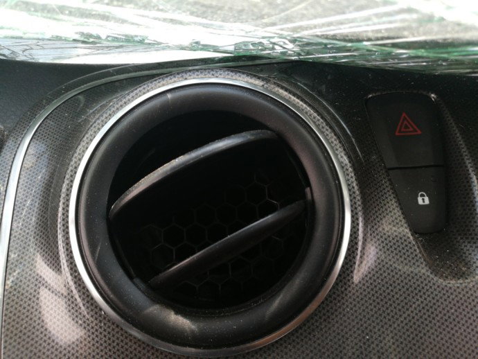Grila aerisire centrala Dacia Logan 2 0.9 benz H4B OEM 2012-2020