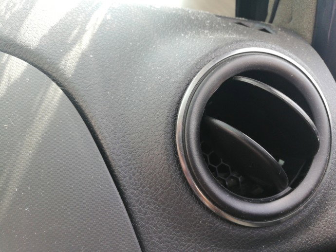 Grila aerisire dreapta Dacia Logan 2 0.9 benz H4B OEM 2012-2020