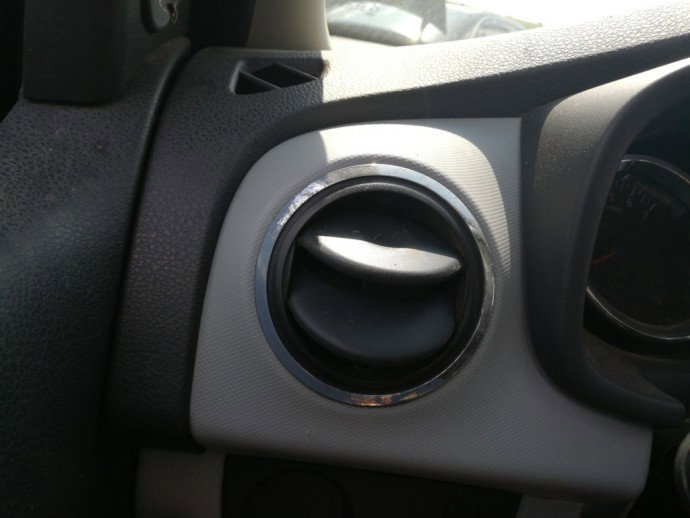 Grila aerisire stanga fata Dacia Logan 1.5 DCI K9K OEM 2012-2021