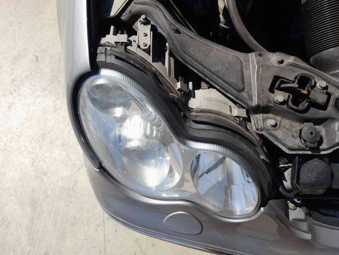 Far dreapta  Mercedes Clasa C (W203) [Fabr 2000-2007] OEM 3.2 V6 BENZ 112946