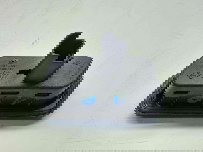  Buton deschidere portbagaj Renault Scenic 3 [Fabr 2009-2015] 8200076256F