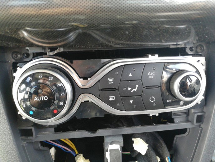 Panou comanda clima Dacia Logan 2 0.9 benz H4B OEM 2012-2020